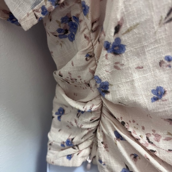 NWT - ASTR the Label Flutter Sleeve Faux Wrap Top Periwinkle Floral M - Picture 4 of 6